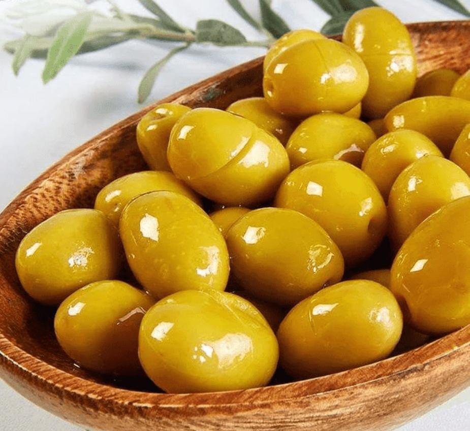 GROENE OLİJVEN MET PEPER